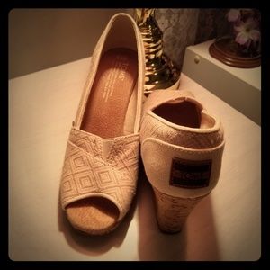 TOMS espadrilles